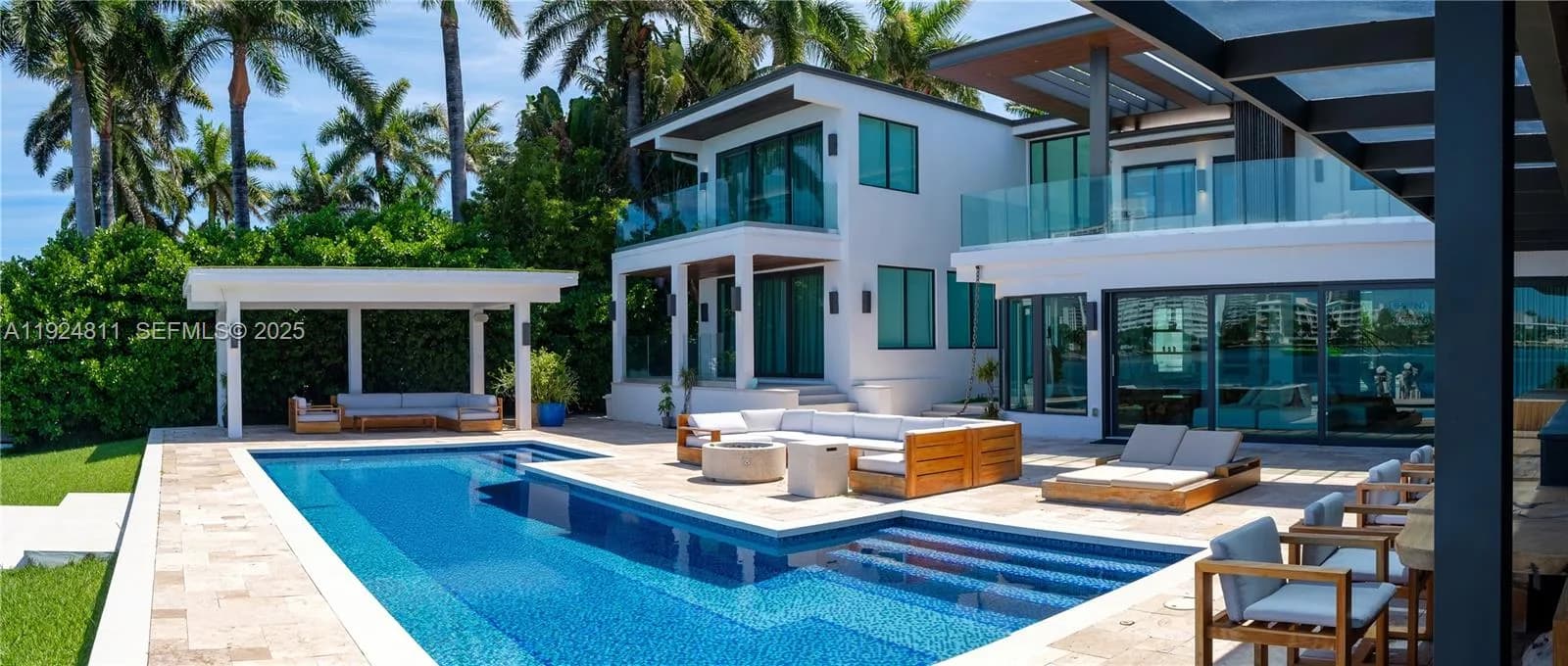 327 E Rivo Alto Dr, Miami Beach, FL 33139