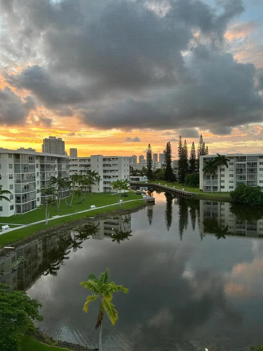 2851 Leonard Dr # J503, Aventura, FL 33160