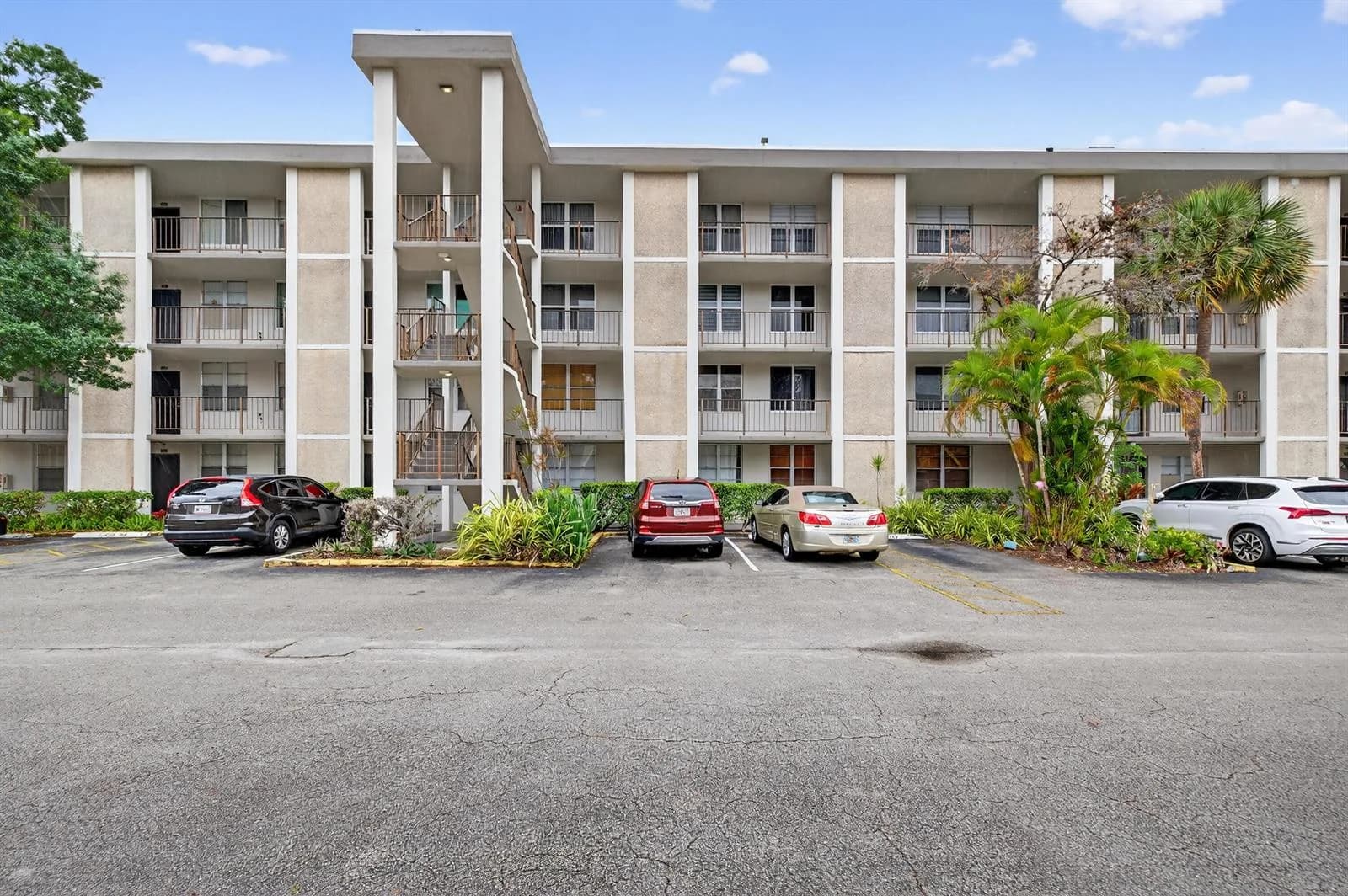 4850 NW 29 Court # 327, Lauderdale Lakes FL 33313