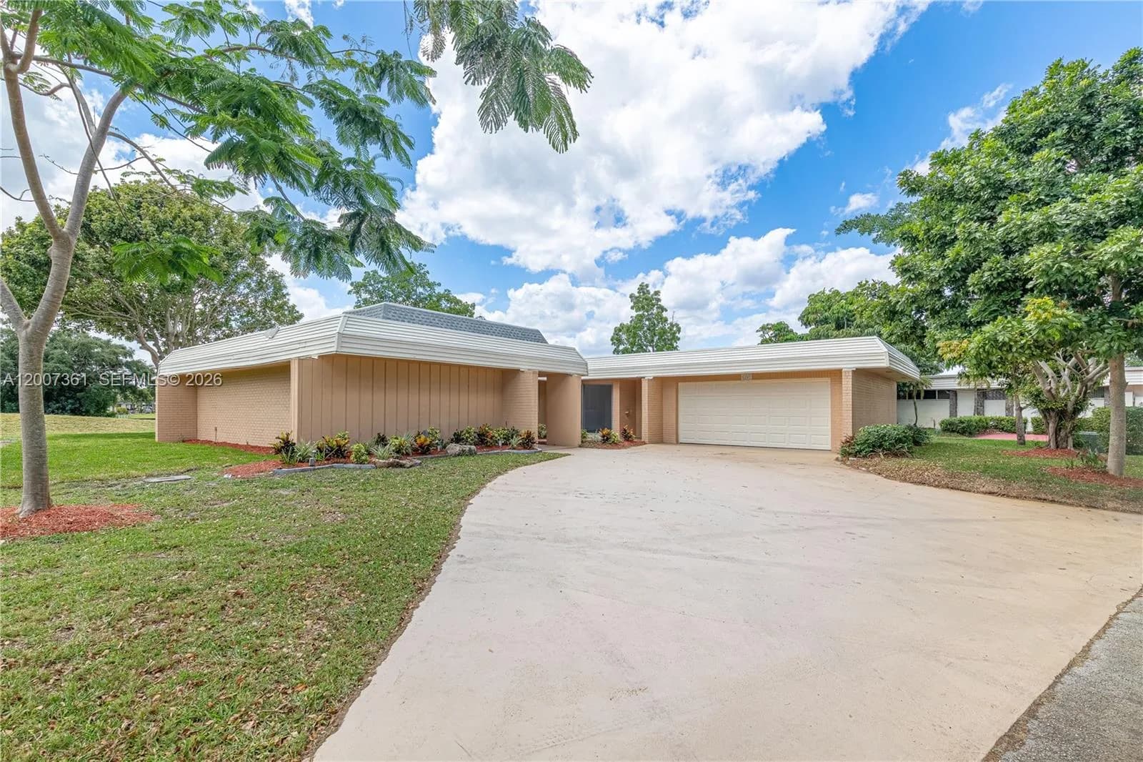 5201 Yellow Pine Ln, Tamarac FL 33319