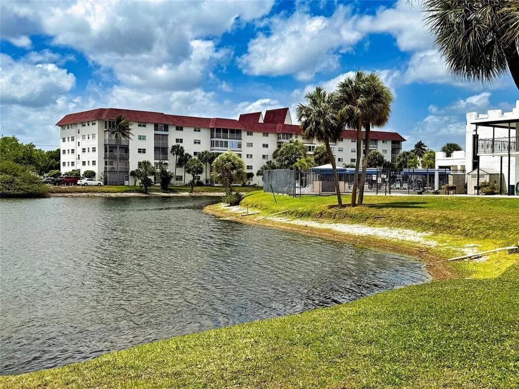 4851 NW 21st # 403, Lauderhill FL 33313