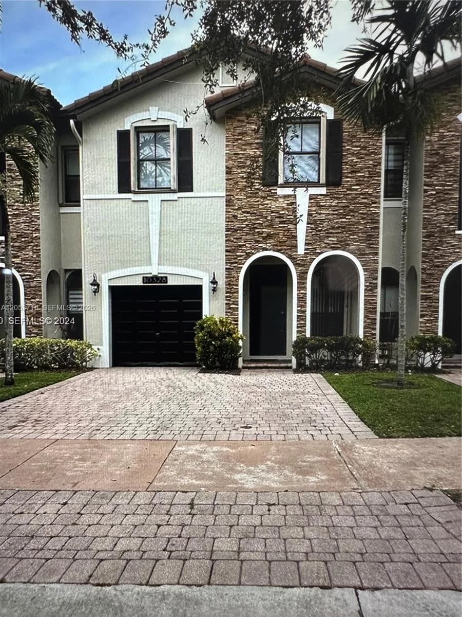 10328 NW 31st Ter, Doral, FL 33172