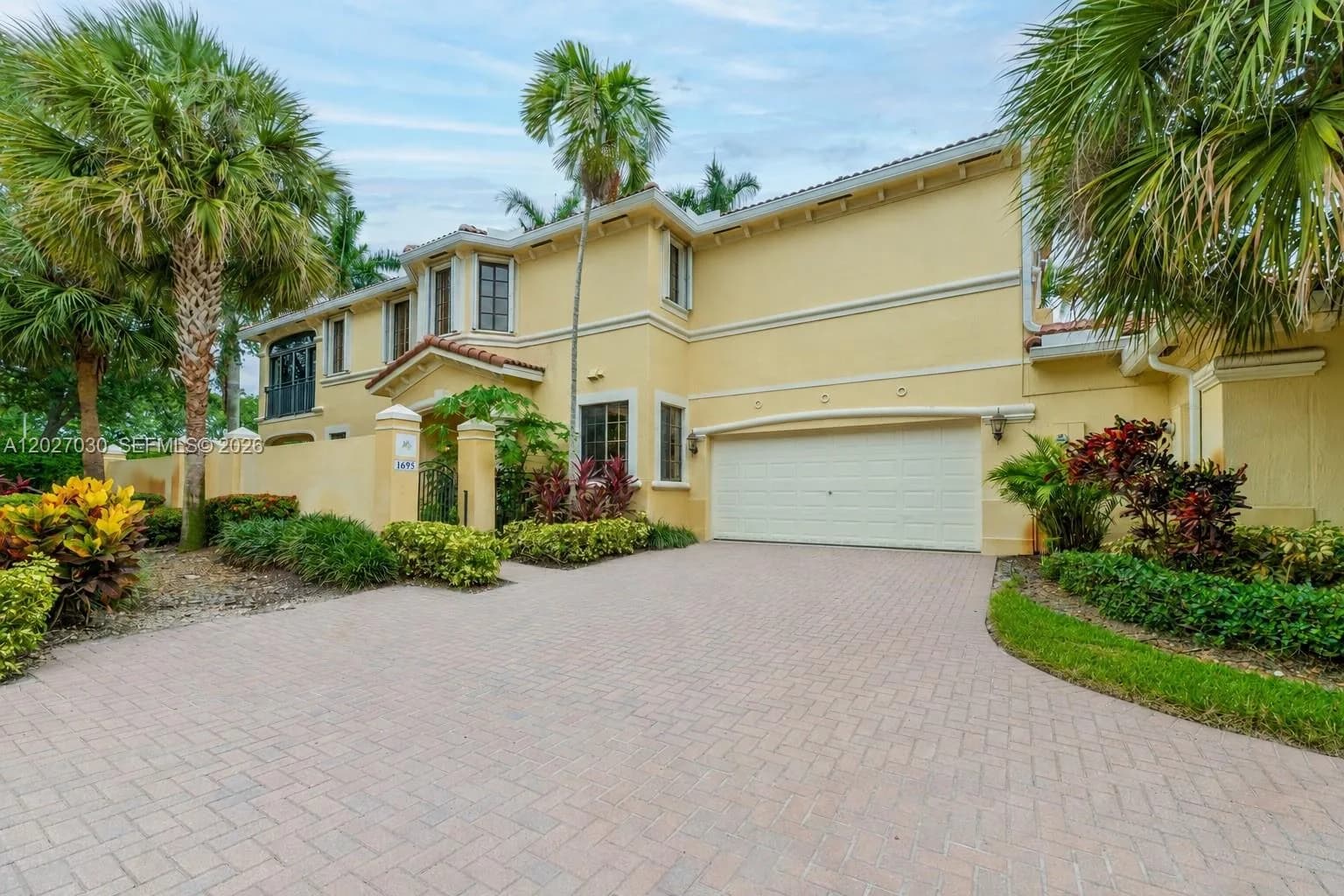 1695 Passion Vine Cir # 22-1, Weston FL 33326