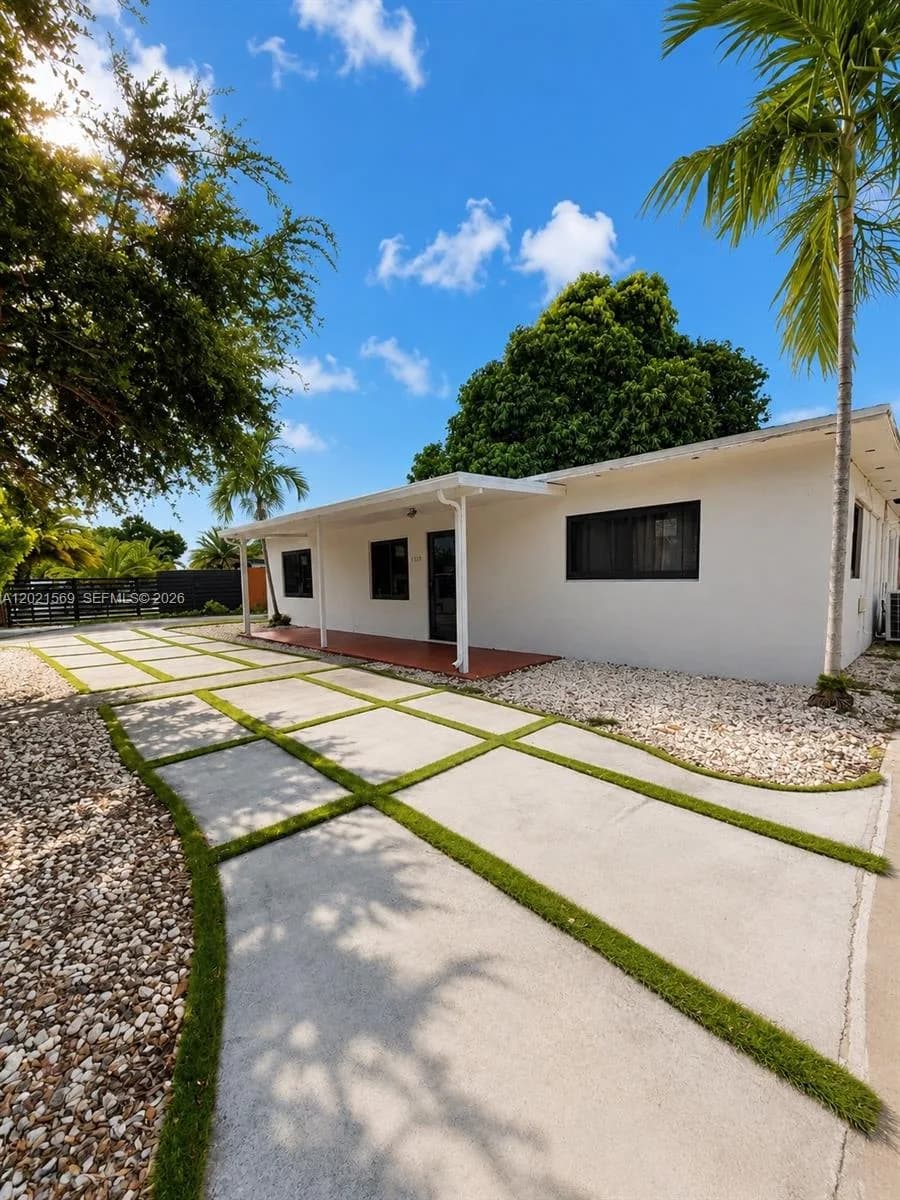 1120 E 6th Ct, Hialeah, FL 33010
