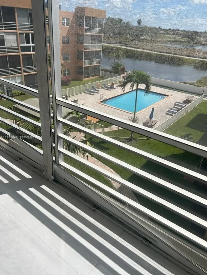 3048 E Sunrise Lakes Dr # 411, Sunrise FL 33322