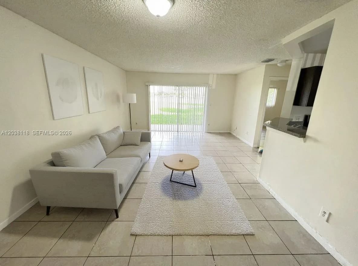 3417 NW 44th St # 104, Oakland Park FL 33309