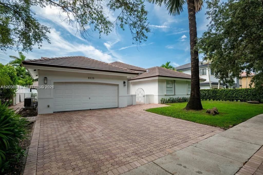 8325 NW 161st Ter, Miami Lakes FL 33016