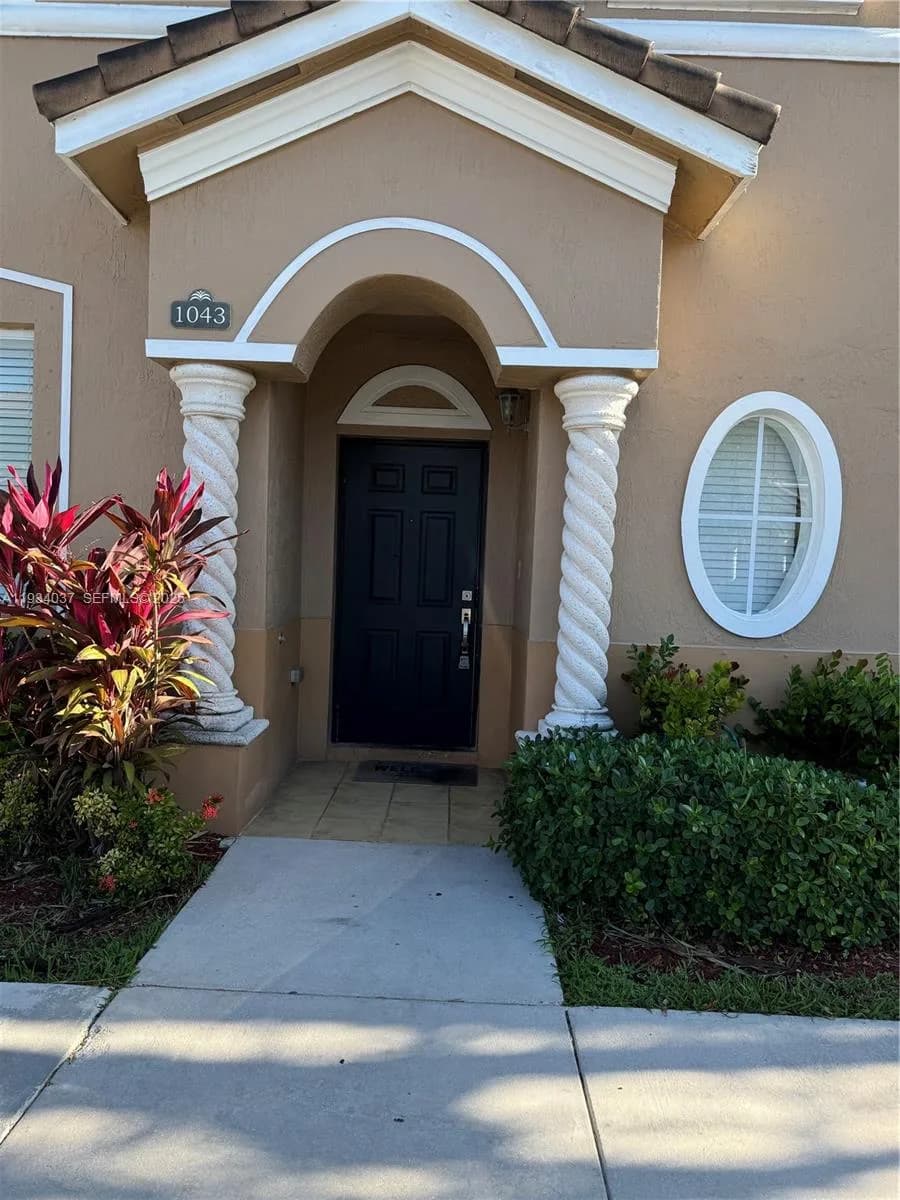 1043 SE 23rd Ave, Homestead, FL 33035