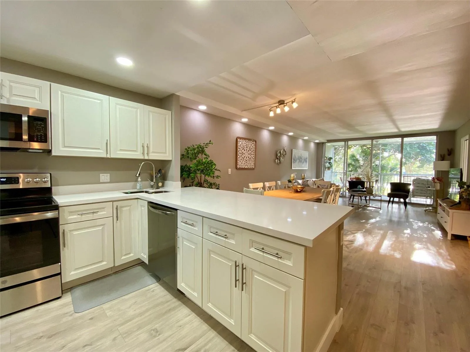 3010 N Course Drive # 209, Pompano Beach, FL 33069