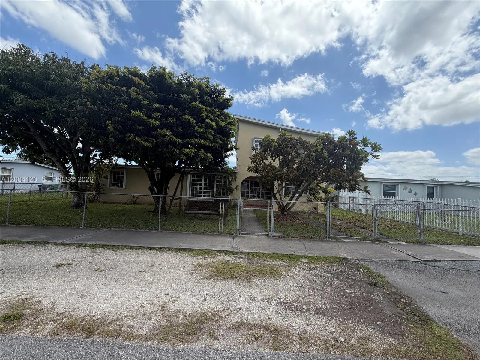 10910 SW 40th St, Miami FL 33165