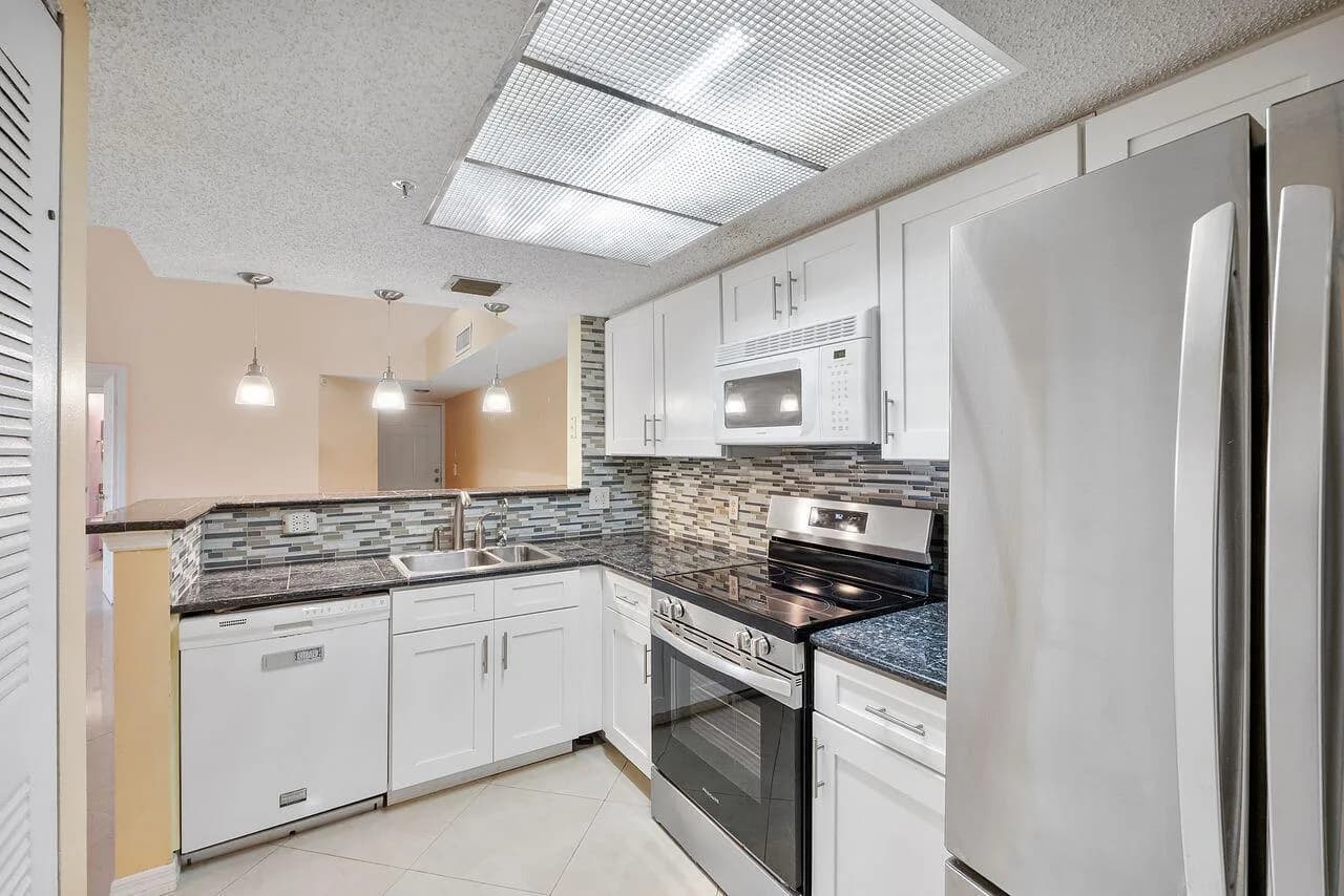 5011 Wiles Road # Unit 303, Coconut Creek FL 33073