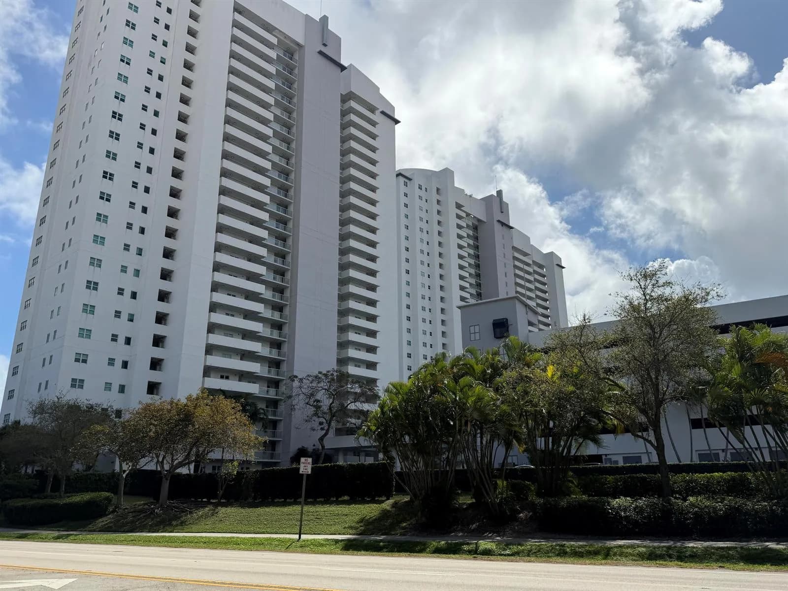 15051 Royal Oaks Lane # 1603, North Miami, FL 33181