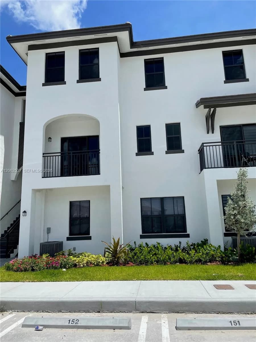 15560 SW 136th St # 207, Miami, FL 33196