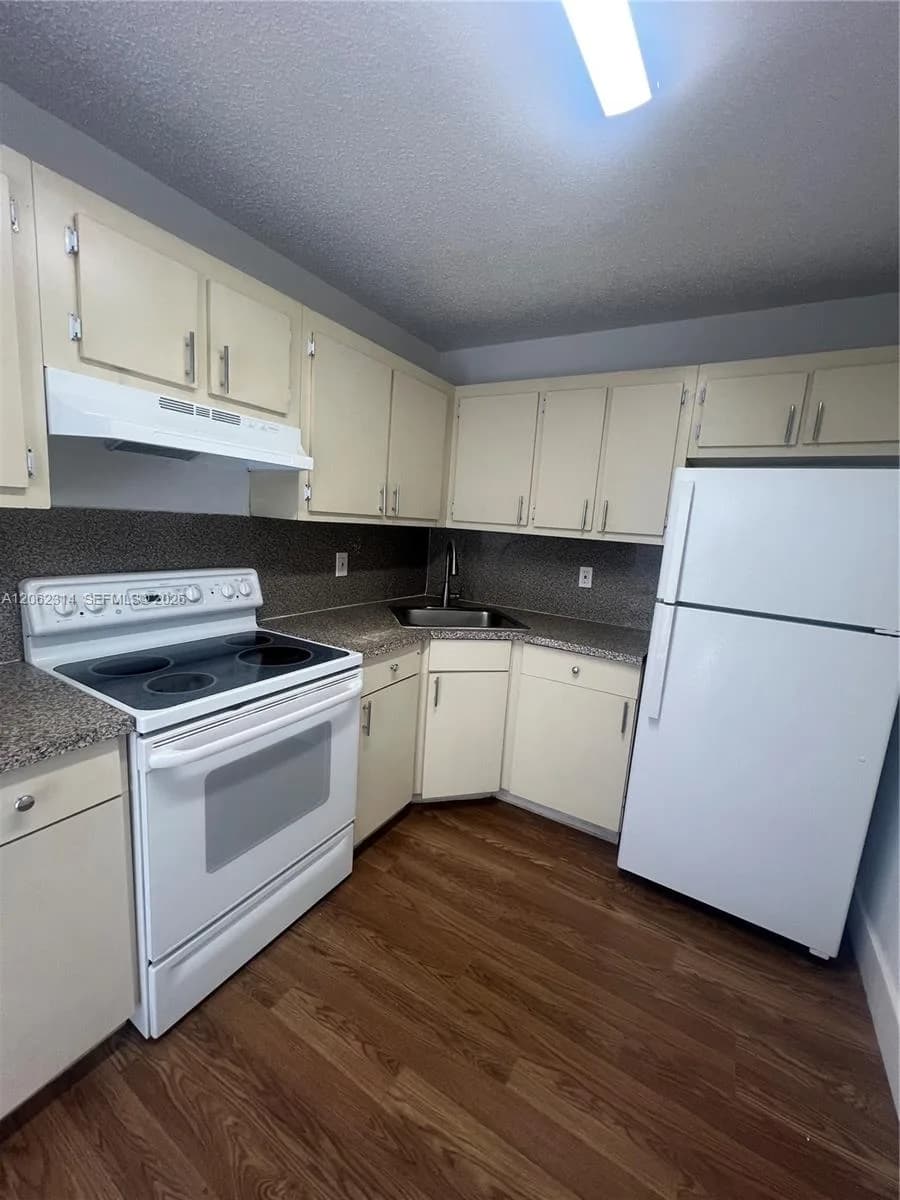6141 W 22nd Ct # 203, Hialeah FL 33016