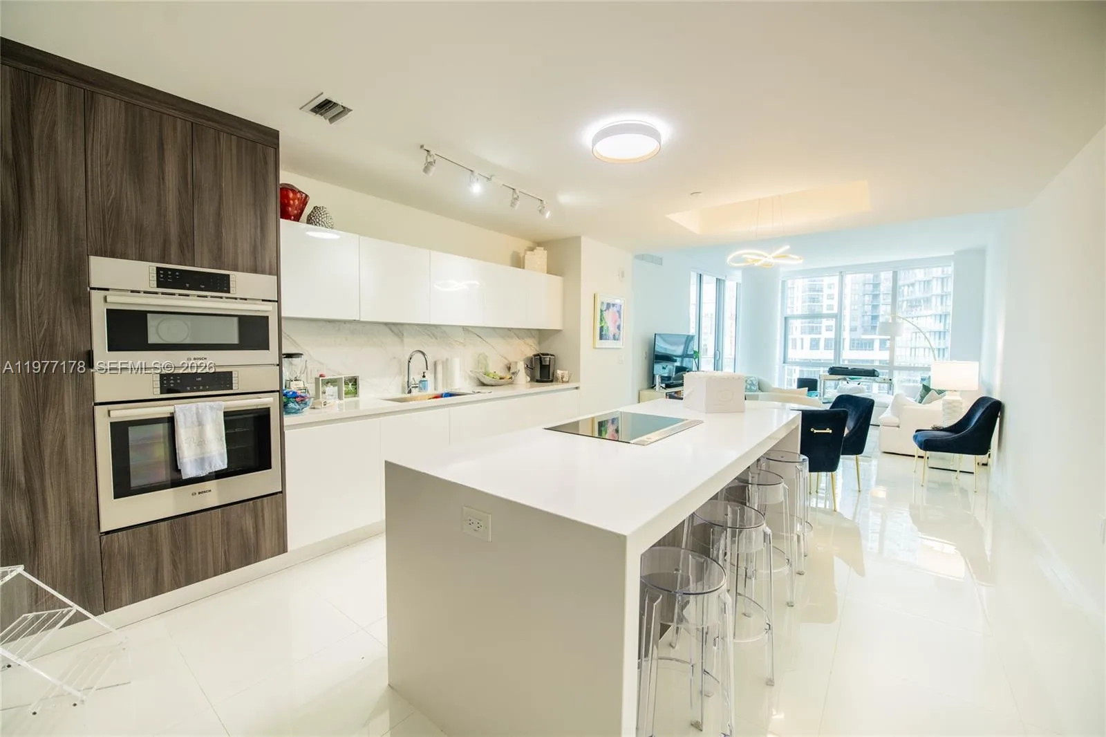 851 NE 1st Ave # 811, Miami, FL 33132