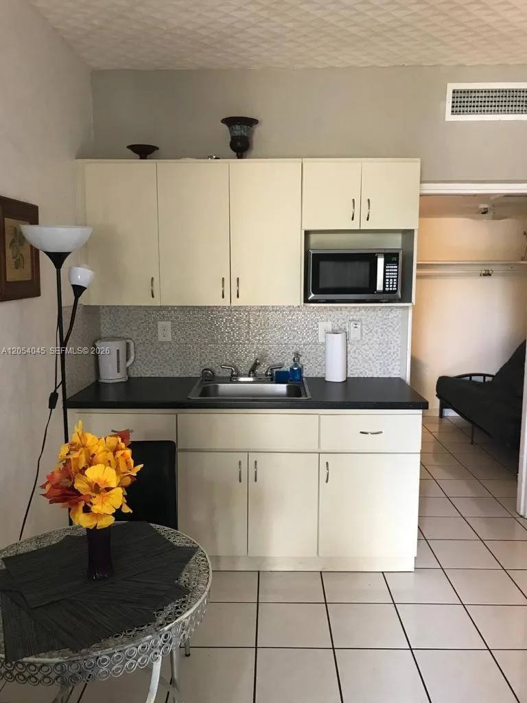 26 Diplomat Pkwy # 2233, Hallandale Beach FL 33009