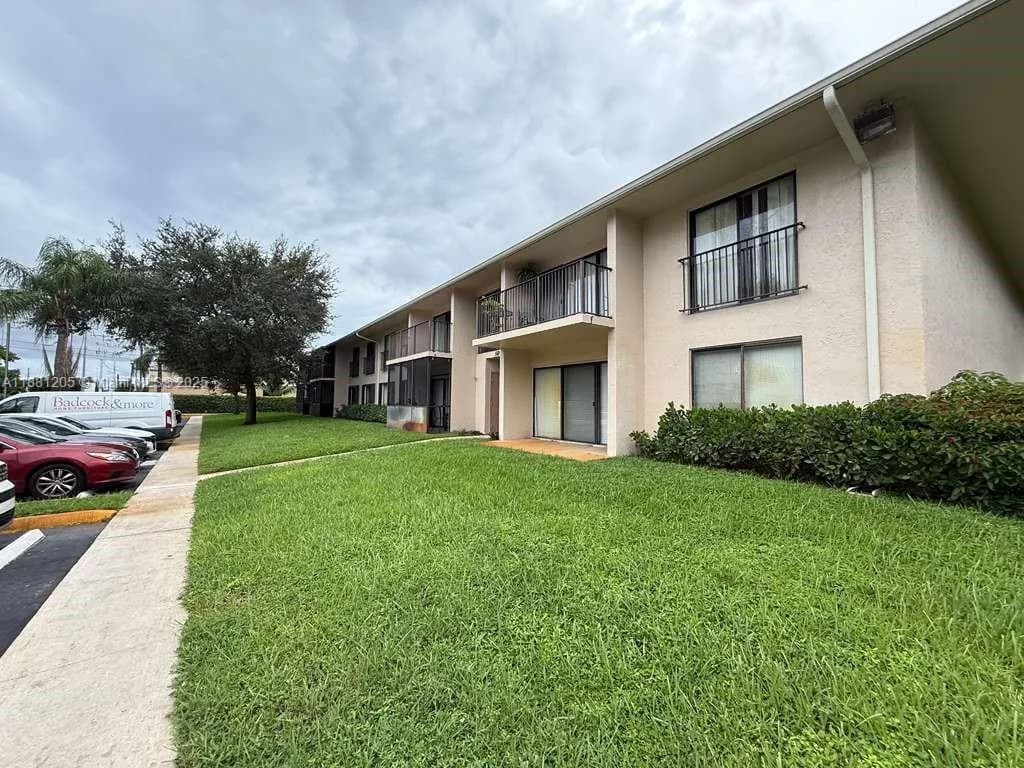 5915 Washington St # 116, Hollywood, FL 33023