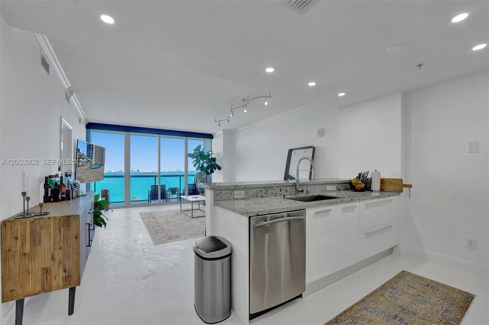 601 NE 36th St # 811, Miami, FL 33137