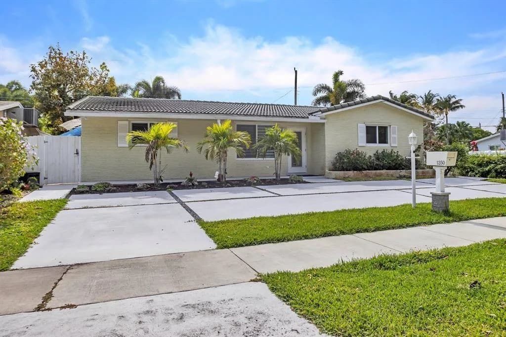 1250 Arthur Street, Hollywood FL 33019