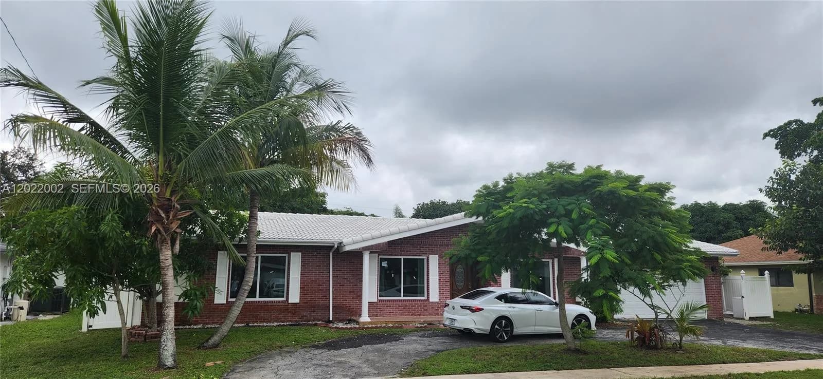 5260 SW 9th St, Plantation FL 33317