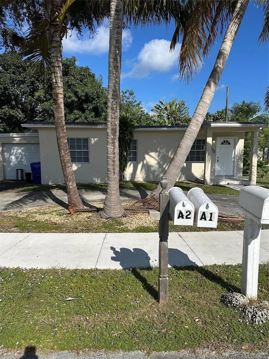 5635 GRANT Street, Hollywood FL 33021