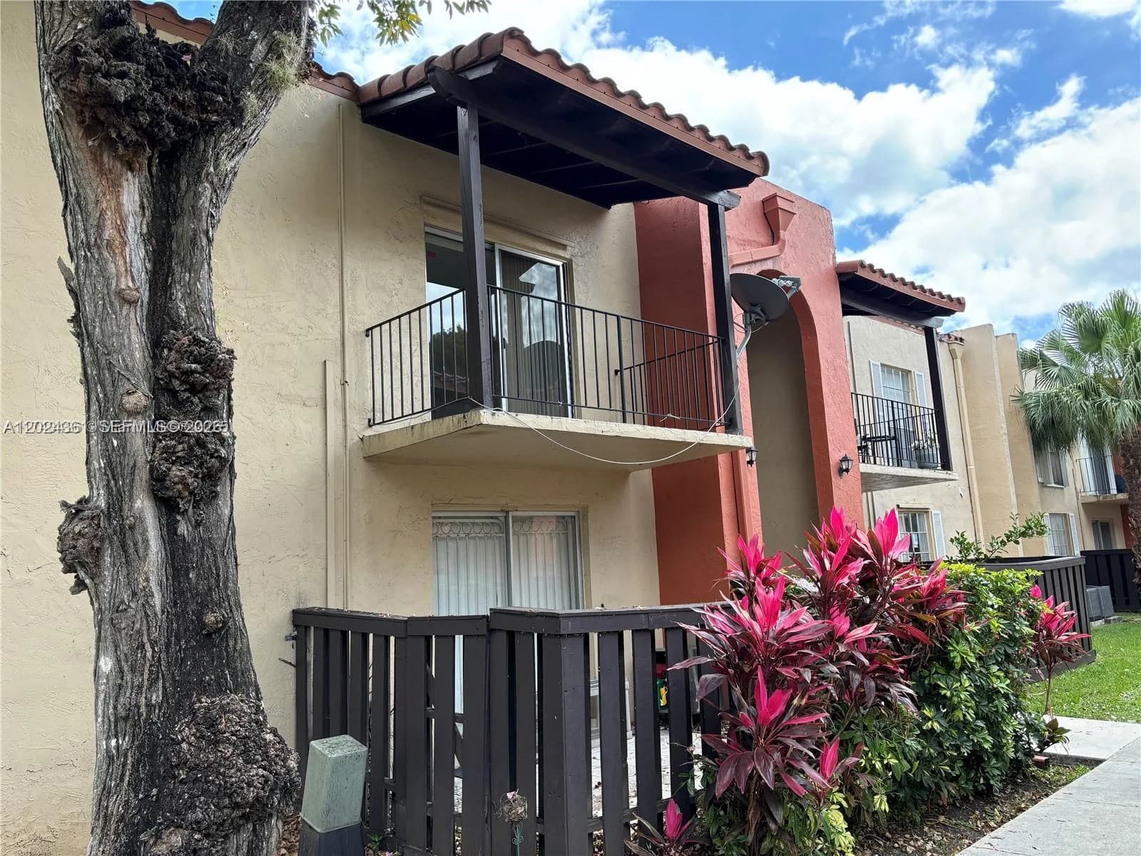 10744 N Kendall # M-18, Miami, FL 33176