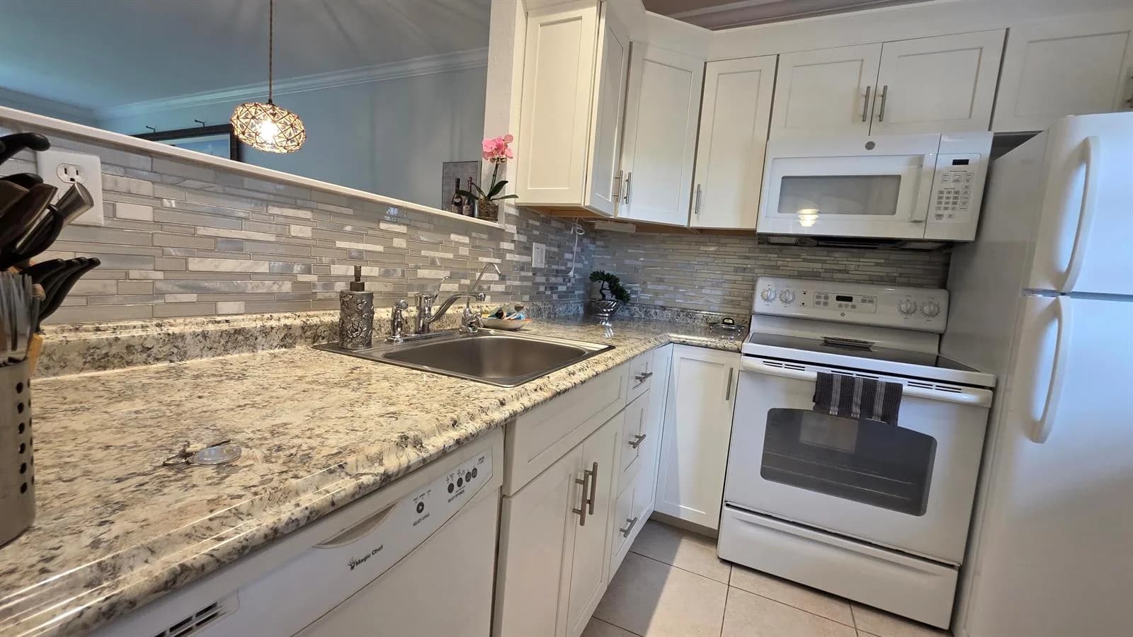 5161 W Oakland Park Boulevard # 206, Lauderdale Lakes FL 33313
