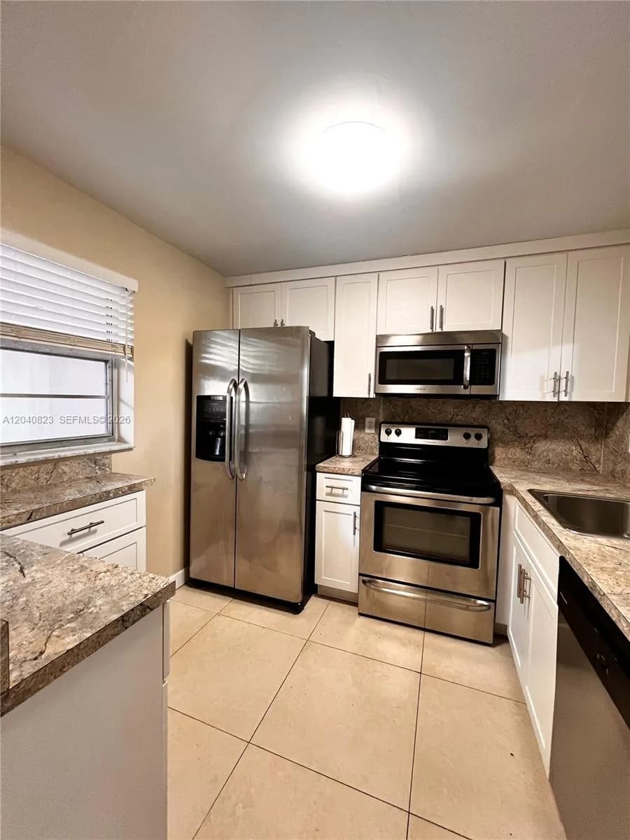 9235 Lagoon Pl # 109, Davie FL 33324