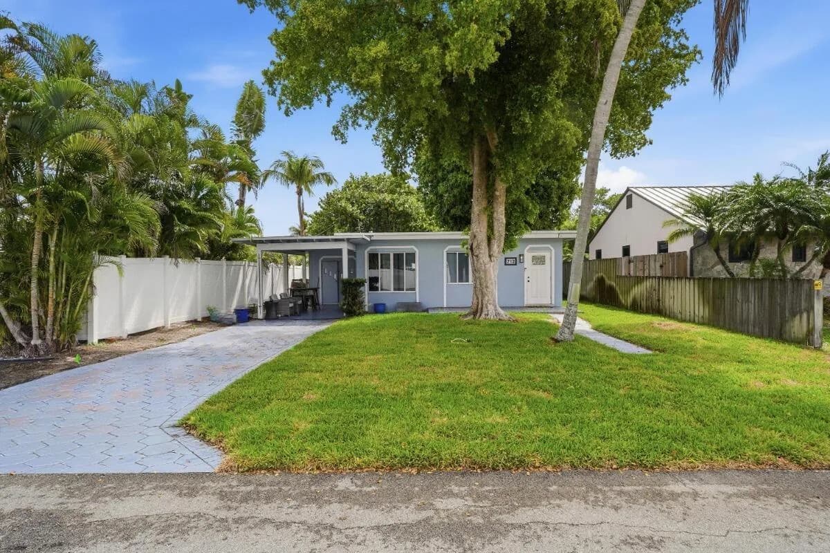 712 NE 10th Avenue, Pompano Beach FL 33060