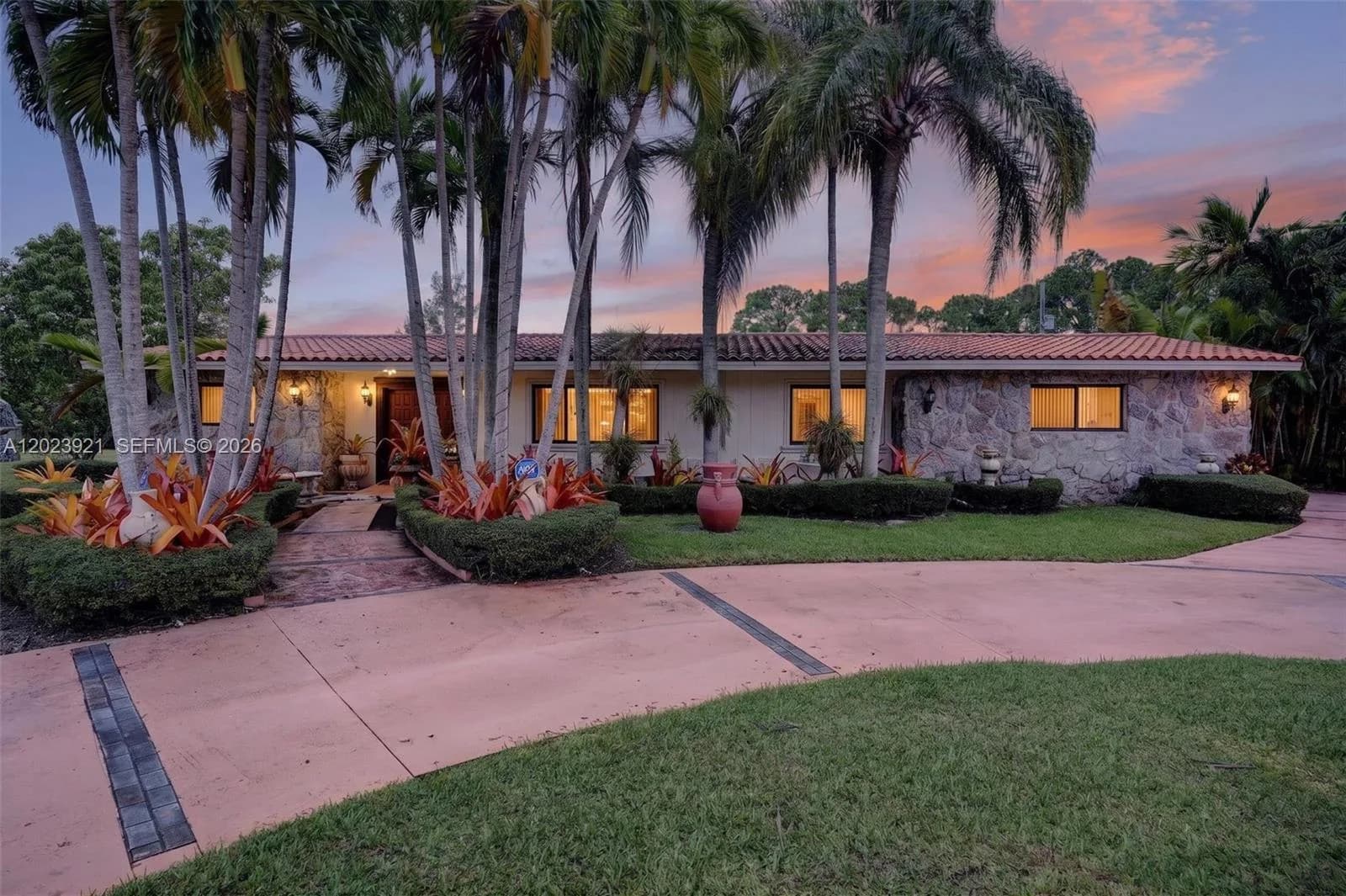 8461 SW 68th St Rd, Miami FL 33143