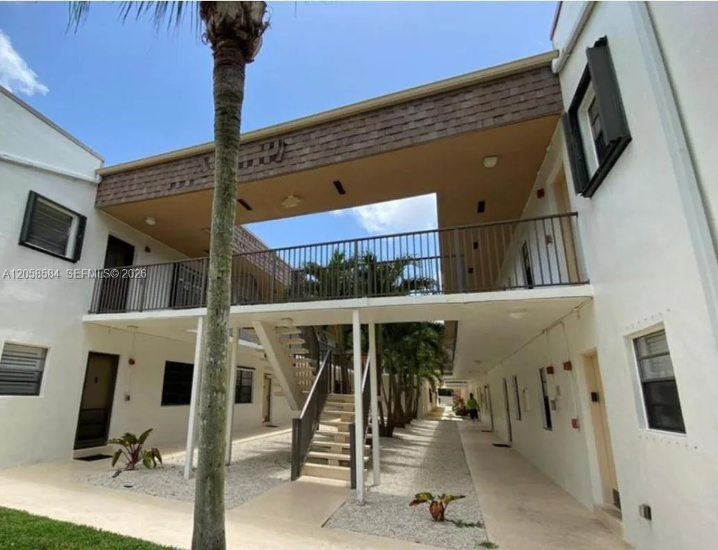 8261 SW 128 St # 211, Pinecrest FL 33156