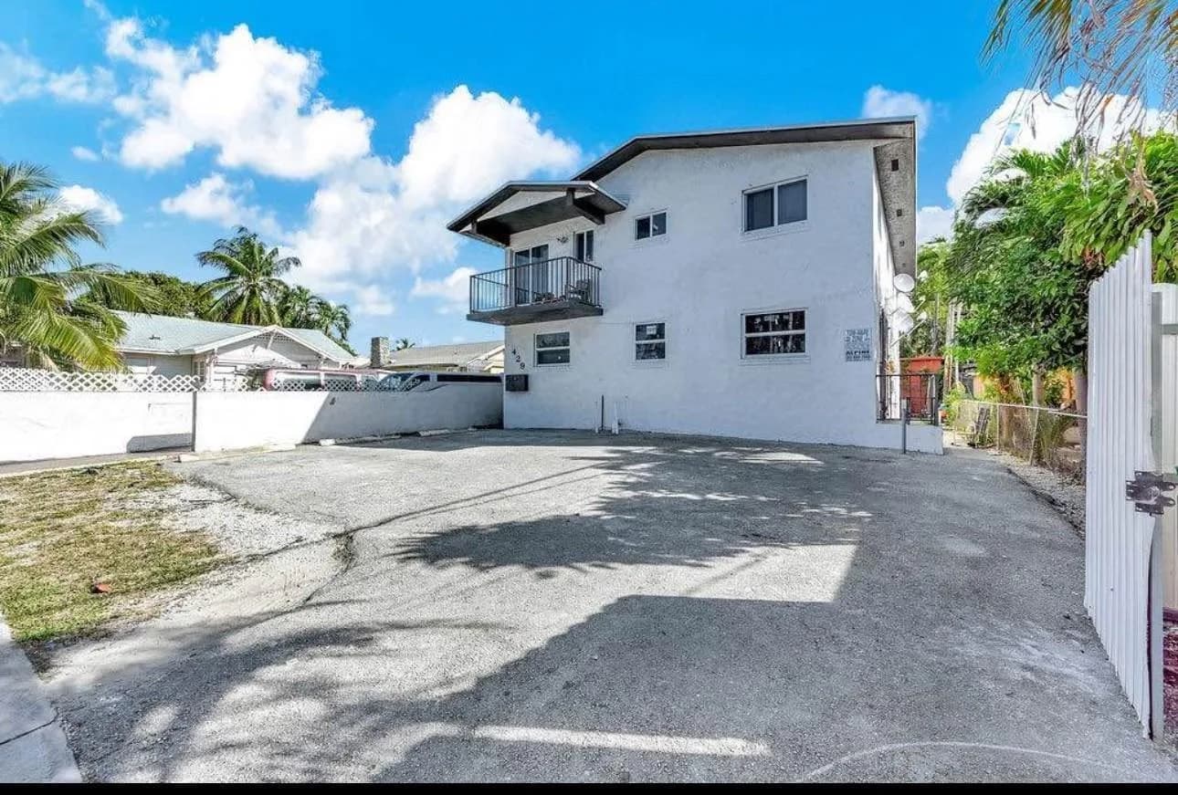 429 NW 10th Avenue, Miami FL 33128