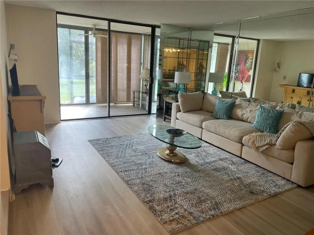 3730 Inverrary Drive # 1d, Lauderhill FL 33319
