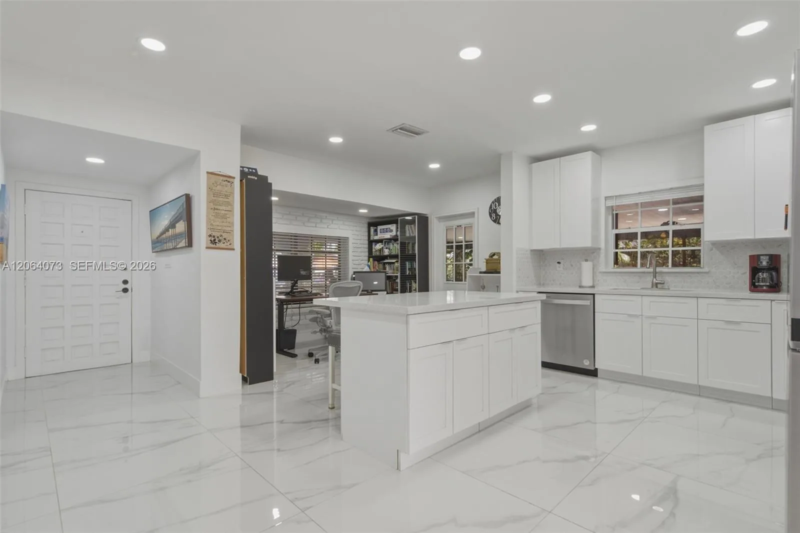 11621 NW 58th Pl, Hialeah, FL 33012
