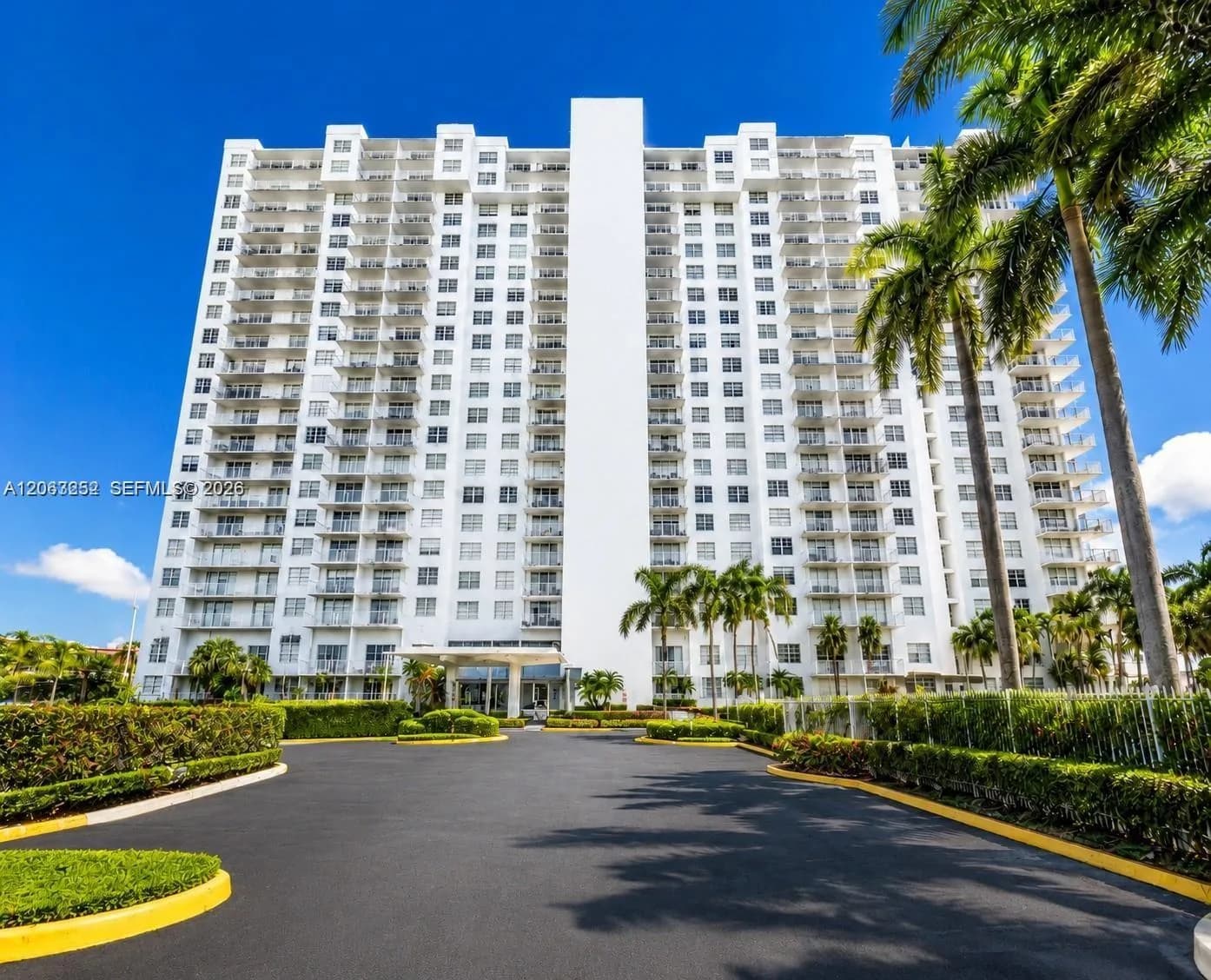 2801 NE 183rd St # 508W, Aventura, FL 33160