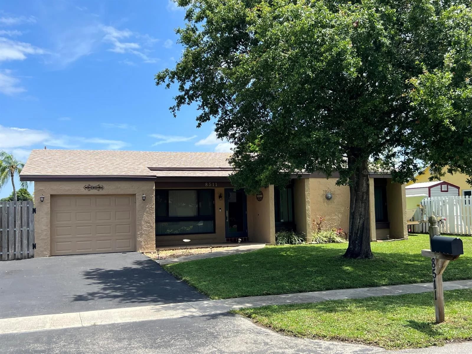 8511 NW 8th Street, Pembroke Pines, FL 33024