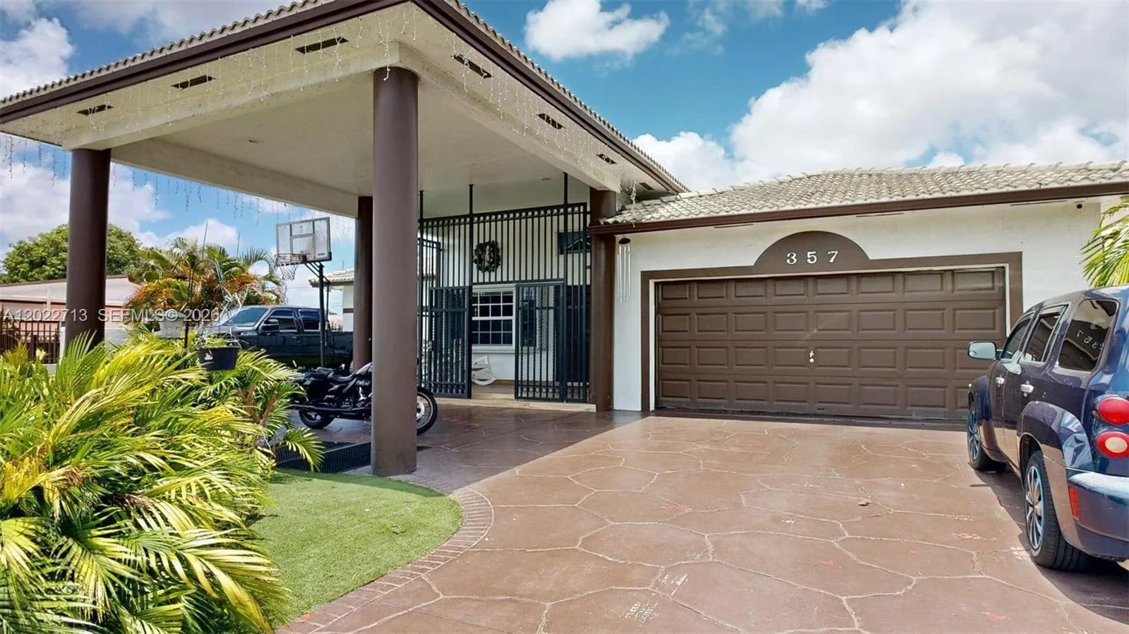 357 W 44th St, Hialeah, FL 33012