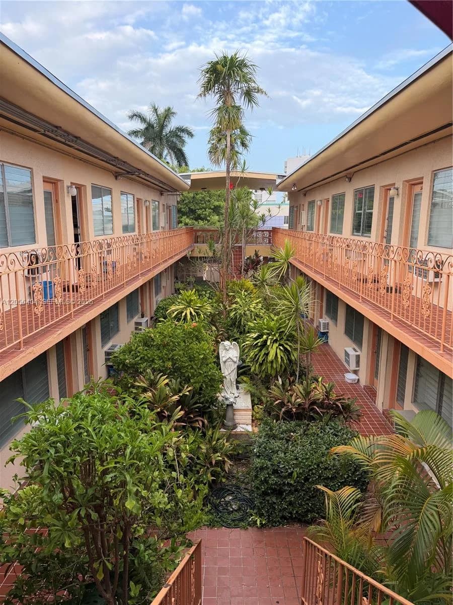 1060 Pennsylvania Ave # 18, Miami Beach, FL 33139