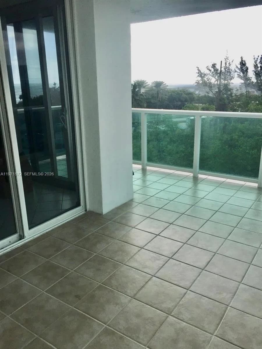100 Bayview Dr # 516, Sunny Isles Beach, FL 33160