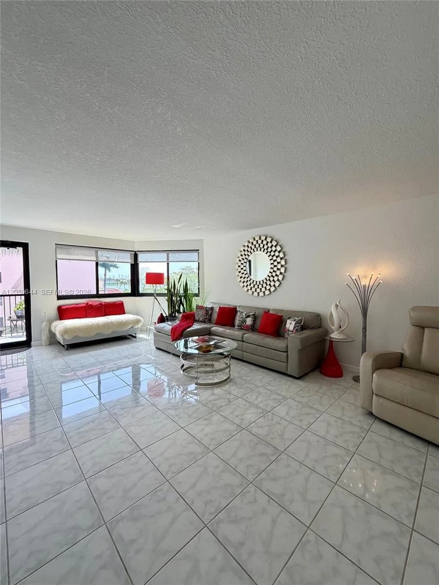 20850 San Simeon Way # 302-5, Miami, FL 33179