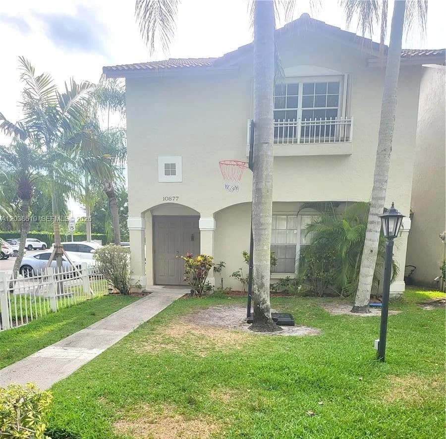 10877 NW 8th St, Pembroke Pines FL 33026