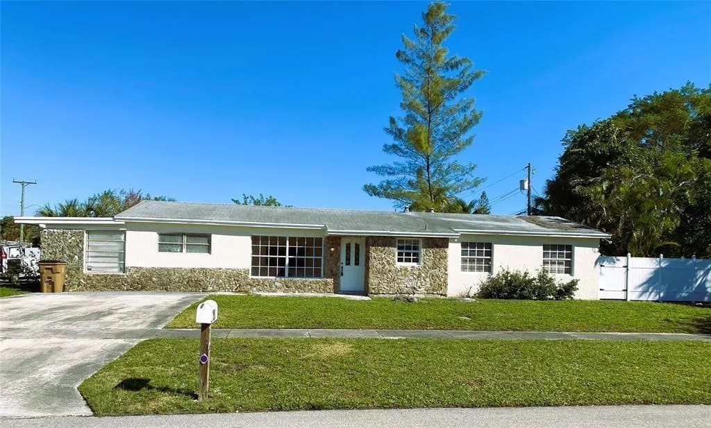 320 NW 4th Avenue # 4, Deerfield Beach FL 33441