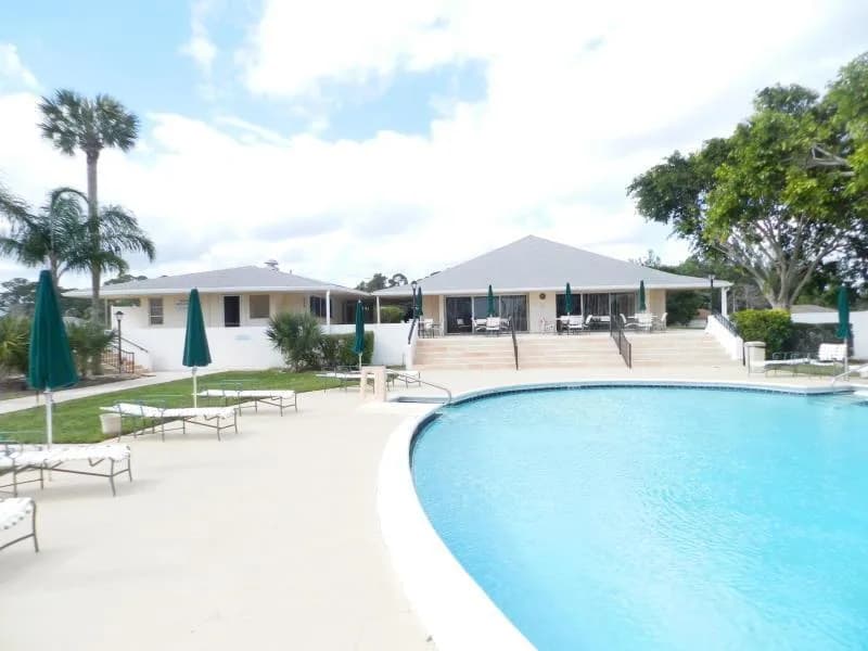4 Greenway Village N # 107, Royal Palm Beach FL 33411
