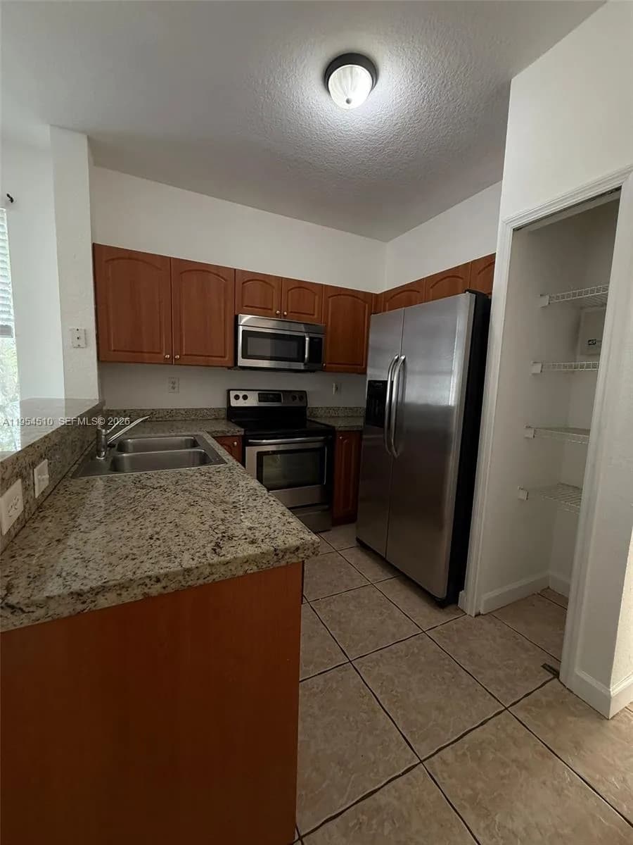 17640 NW 73rd Ave # 200-19, Hialeah FL 33015