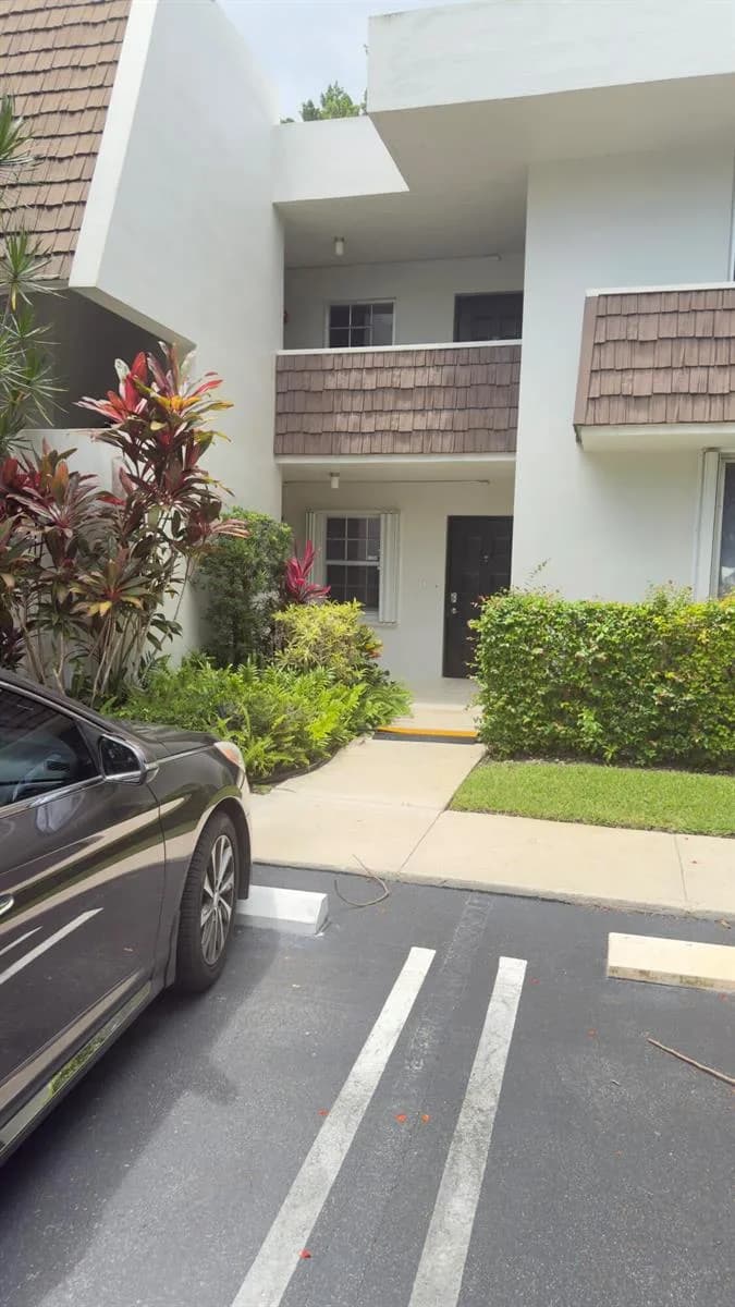 4031 N Cypress Drive # 101, Pompano Beach, FL 33069