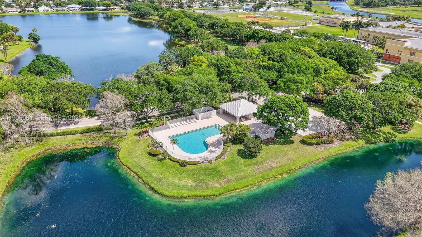 102 Sun Terrace Ct, Palm Beach Gardens FL 33403