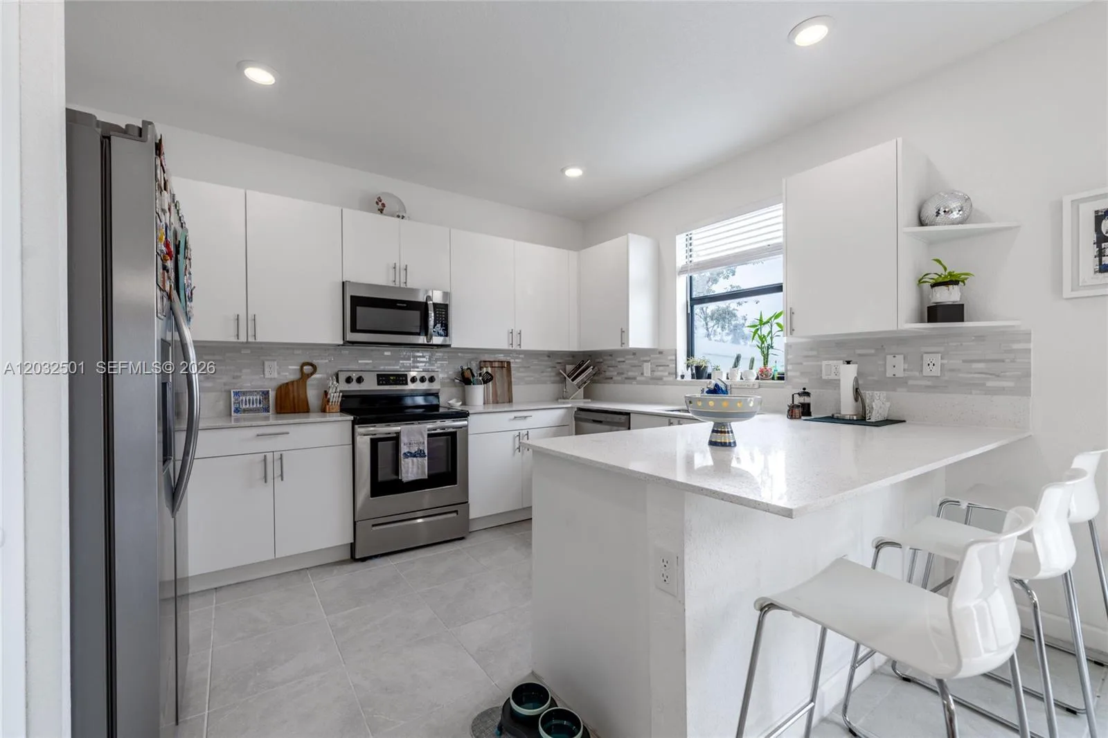 561 NW 204th St, Miami Gardens, FL 33169