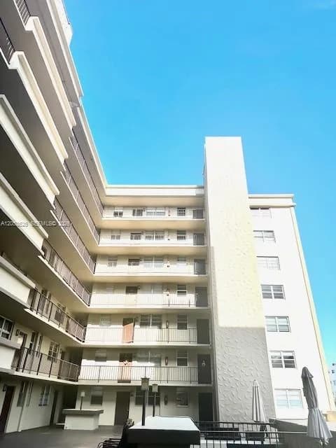 1811 Jefferson St # 210, Hollywood, FL 33020