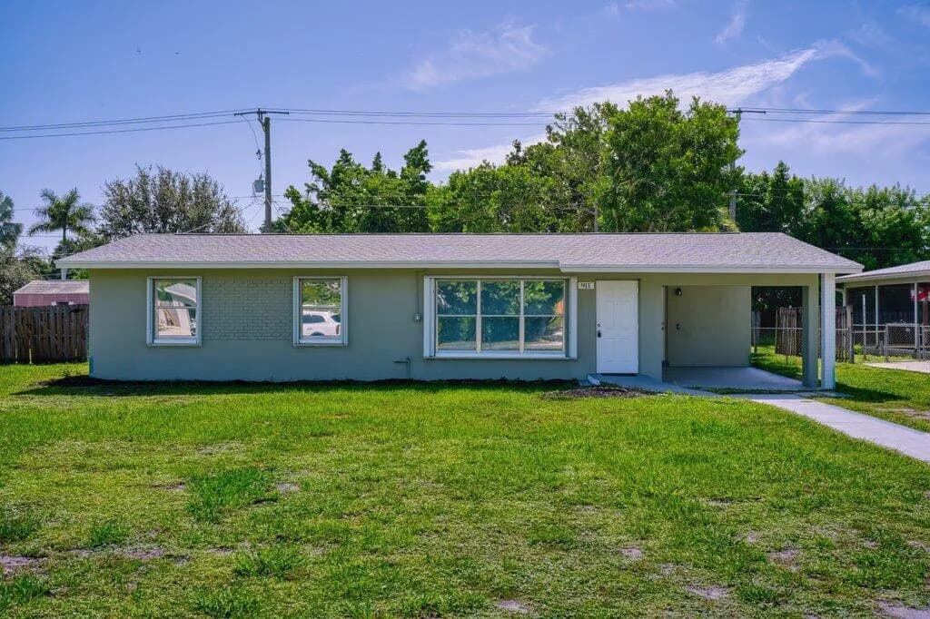 911 SE Dolphin Drive, Stuart FL 34996