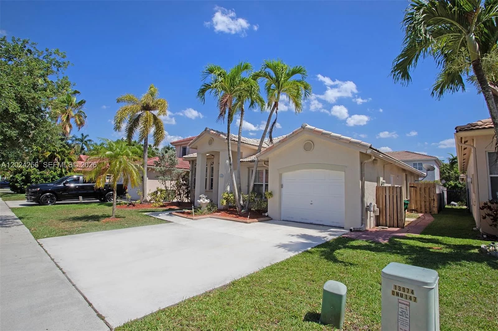 13964 N Cypress Cove Cir, Davie FL 33325